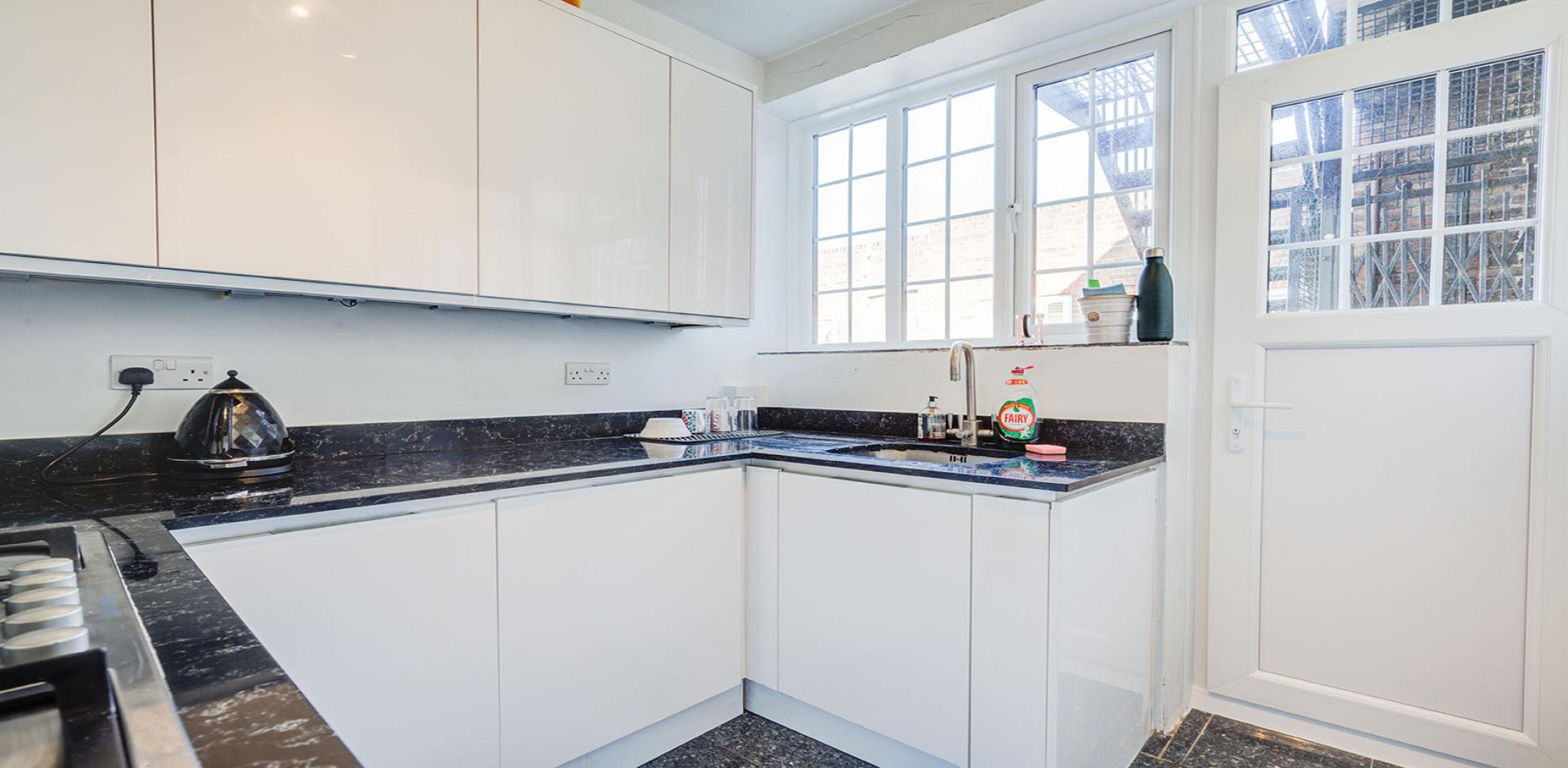 			2 Bedroom, 1 bath, 1 reception Flat			 Finchley Road, Finchley Road